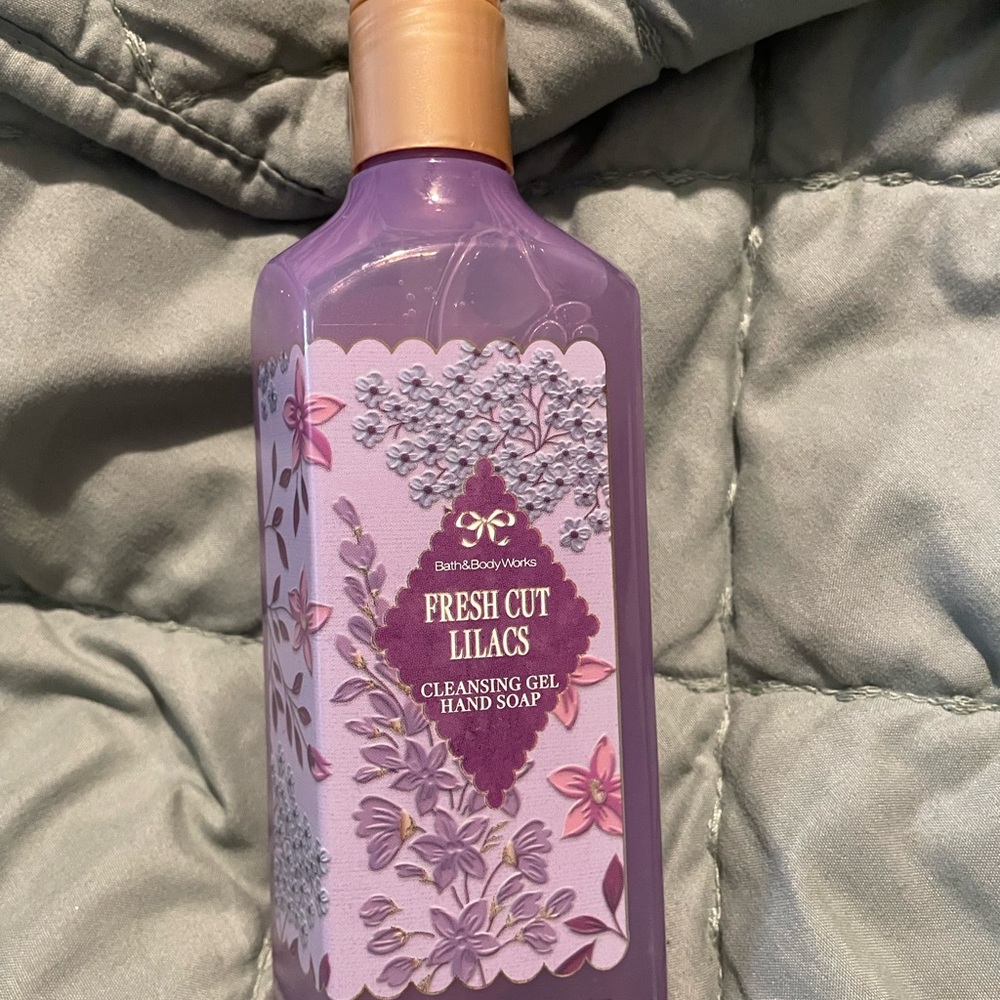 Bath & Body Works Lilac Cleansing Gel Hand Soap